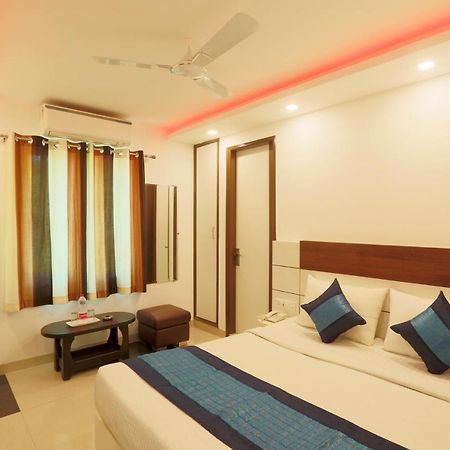 Hotel Ark Wood Ню Делхи Екстериор снимка