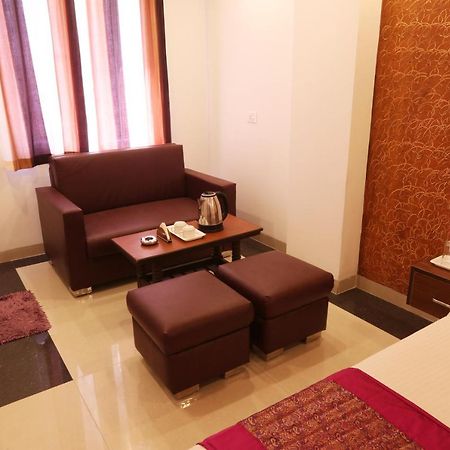Hotel Ark Wood Ню Делхи Екстериор снимка