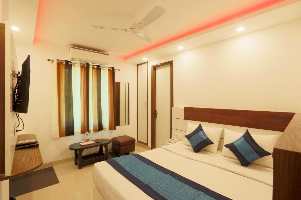 Hotel Ark Wood Ню Делхи Екстериор снимка