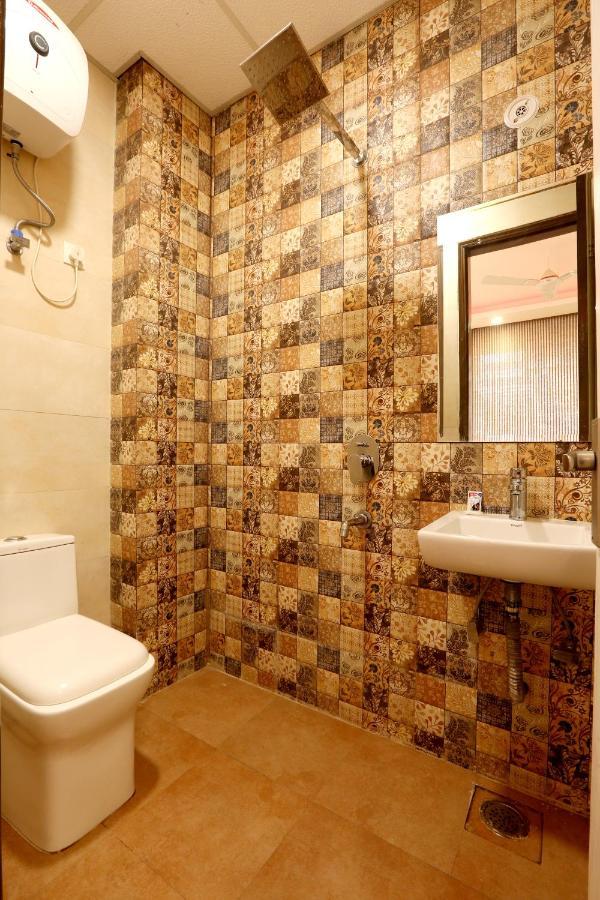 Hotel Ark Wood Ню Делхи Екстериор снимка