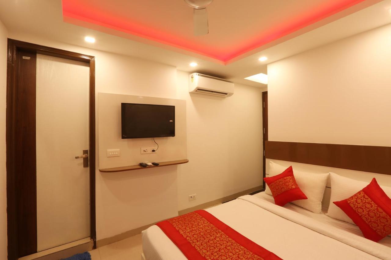 Hotel Ark Wood Ню Делхи Екстериор снимка