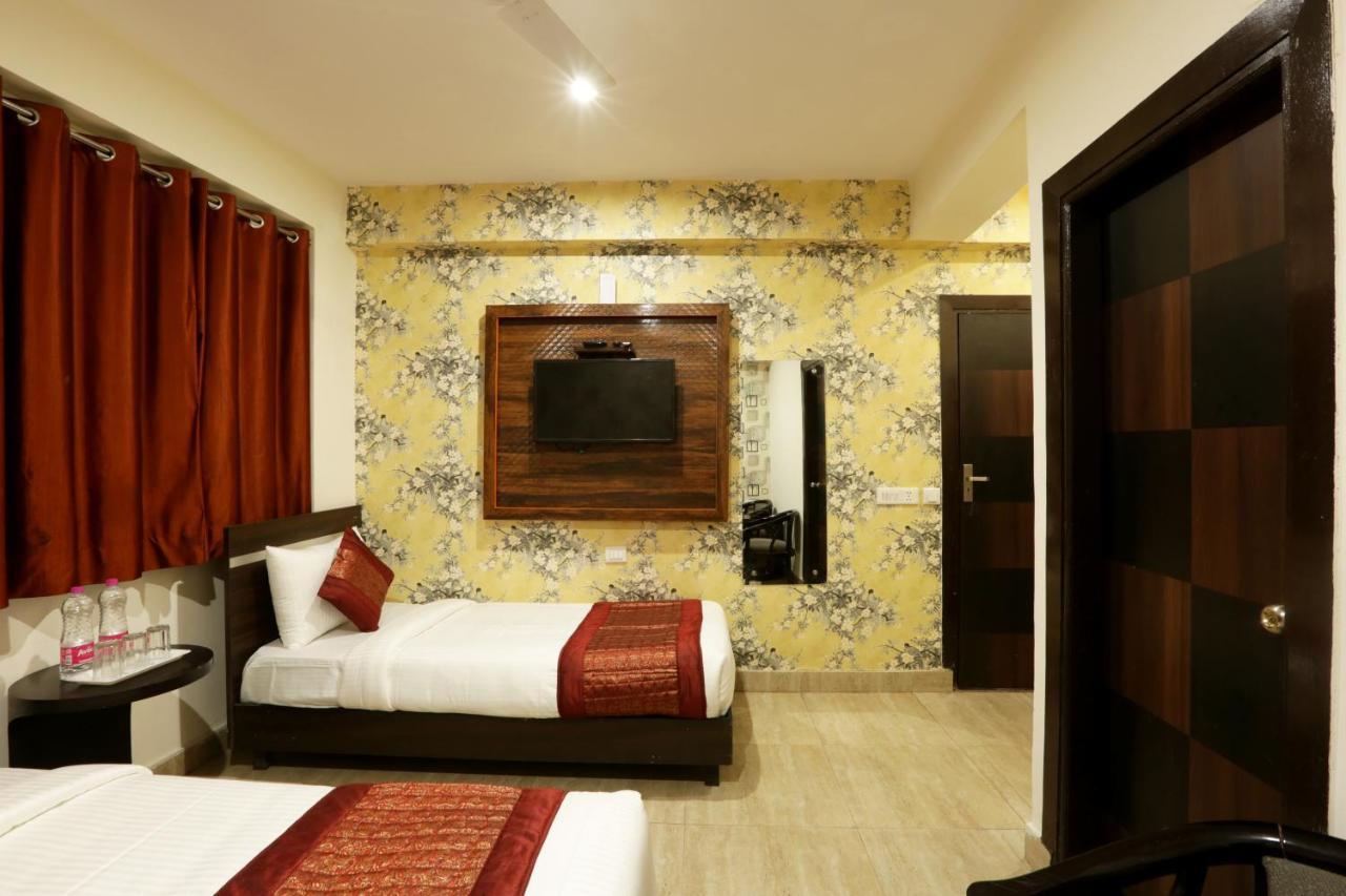 Hotel Ark Wood Ню Делхи Екстериор снимка